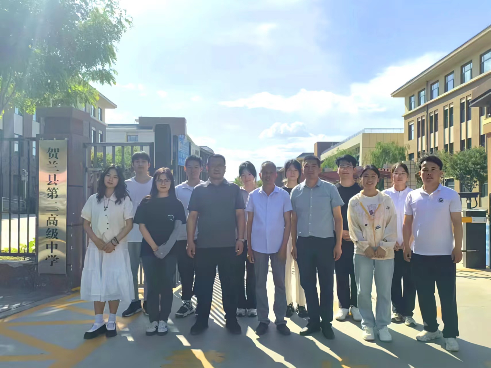 必赢242net官网资助政策宣讲小组与贺兰县教育体育局老师合影