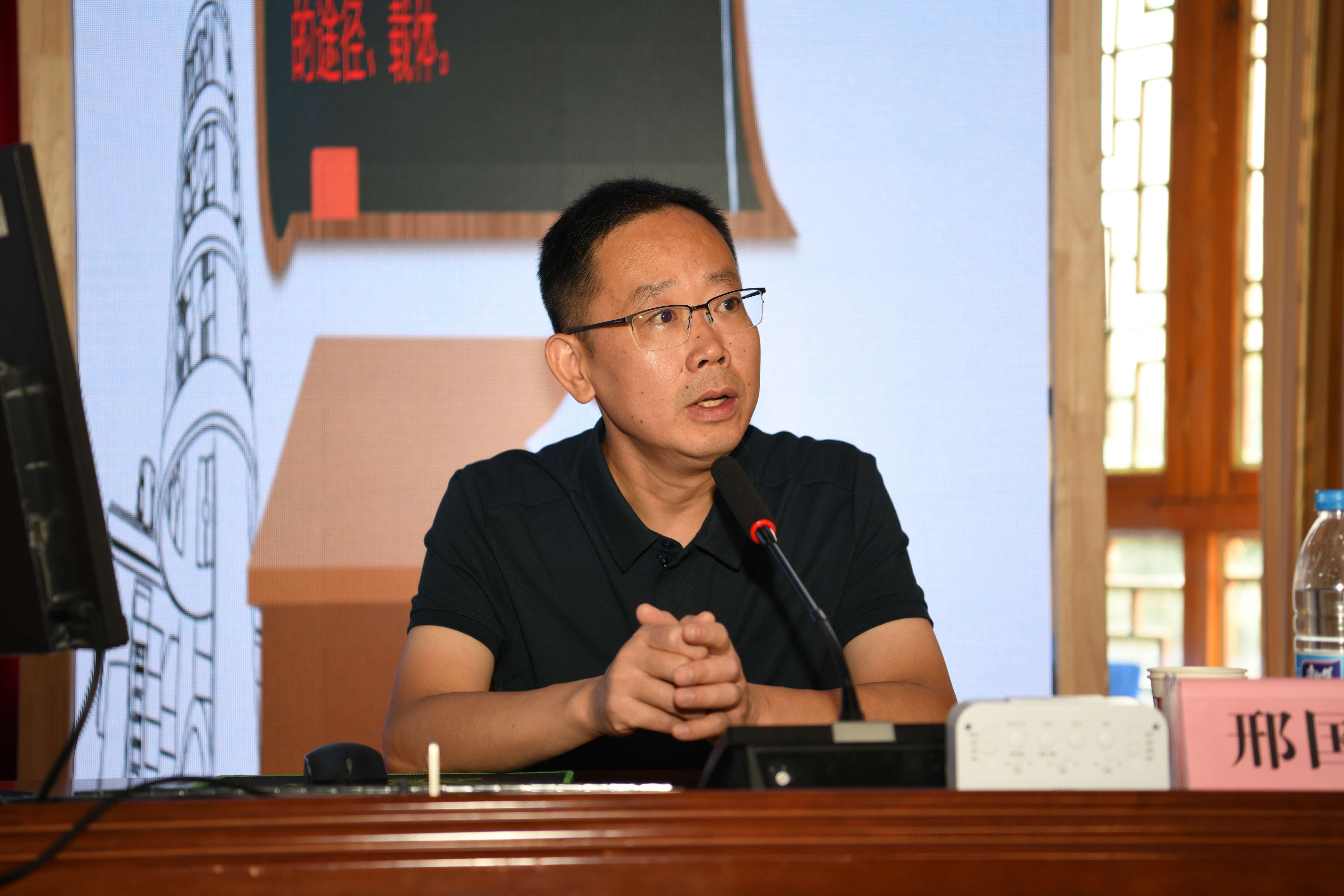 邢国忠作报告 邢国忠作报告