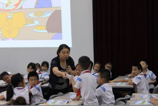 2018年5月7日  2018年教育实习小学课堂教学观摩课活动  梯六 通北中心小学廖一华老师执教三年级英语课《Module4, Unit1  Do you like meat？》.png